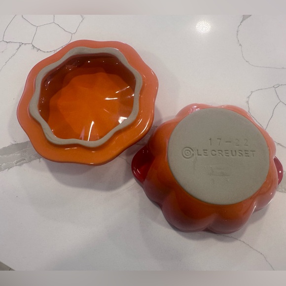 Le creuset Pumpkin Mini Cocotte Stoneware - Picture 3 of 5